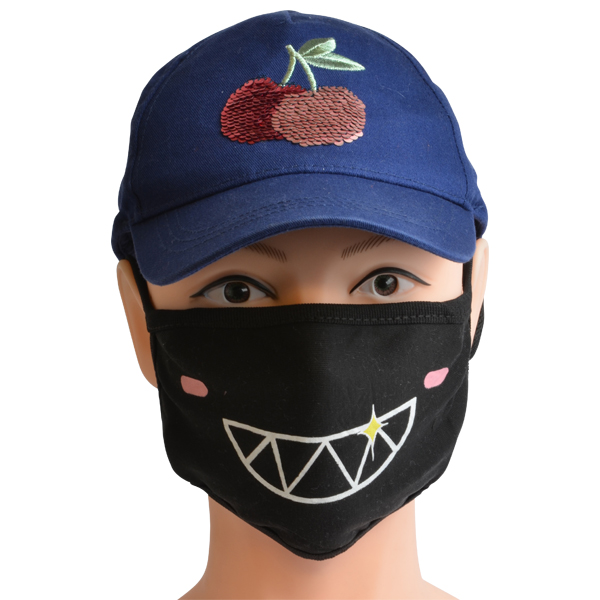 Gesichtsmaske mit funkelndem Lächeln Gesichtsmaske mit funkelndem Lächeln